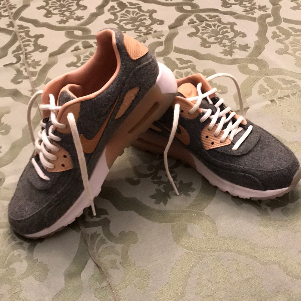 Nike air max flannel sneakers gently used twice